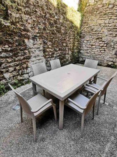 Appartement 3 Chambres Au Coeur Du Jura, Ideal Famille Salins-les-Bains Buitenkant foto